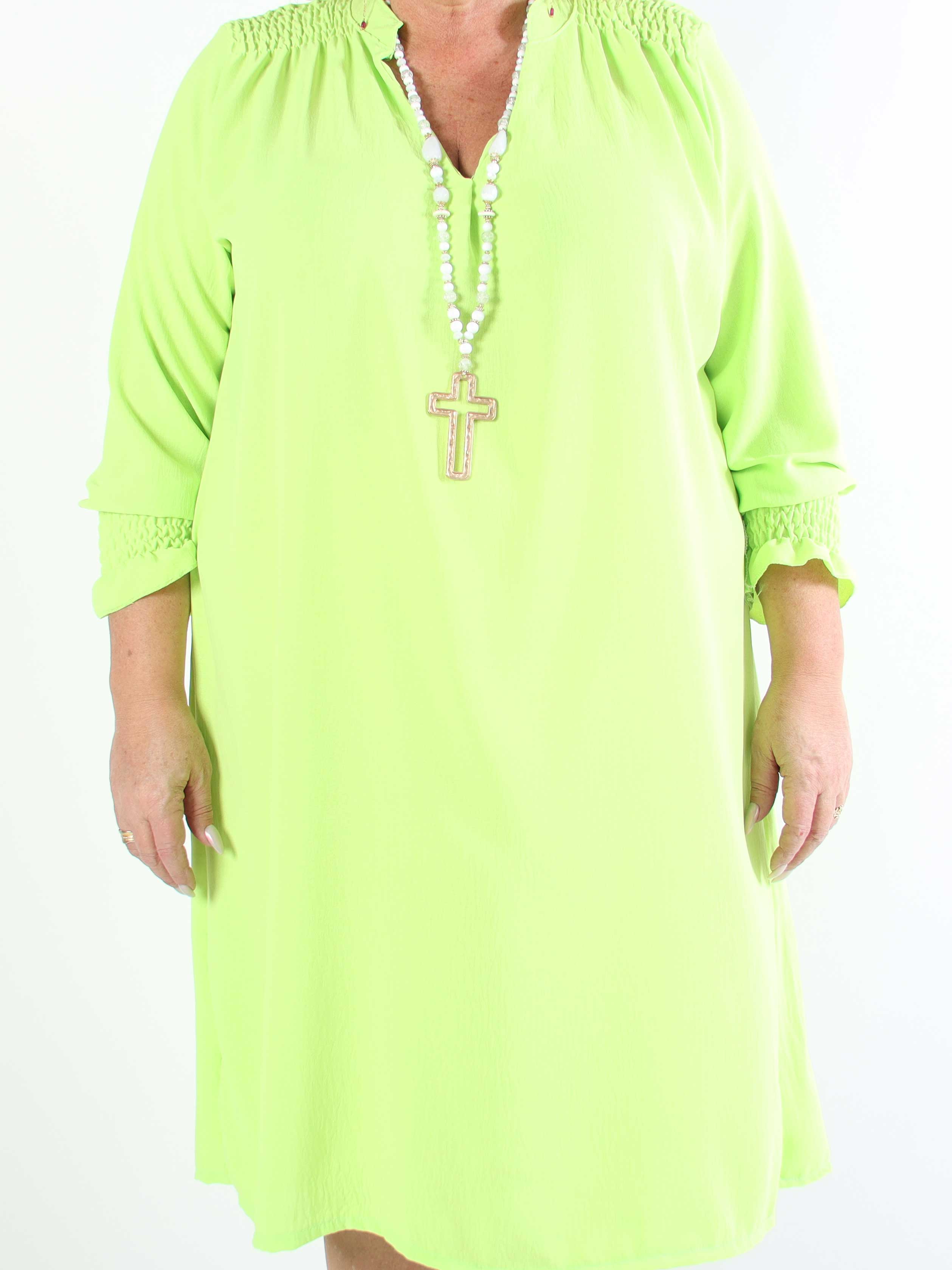 Marisol - Söt plus size-klänning med smock och v-ringning